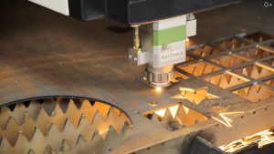 cutting metall with laser