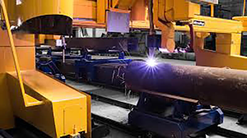 Plasma cutter cutting pipe